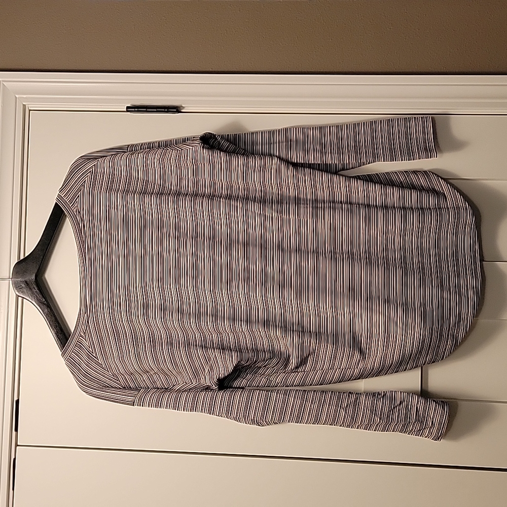 Workout top - Picture 3 of 3